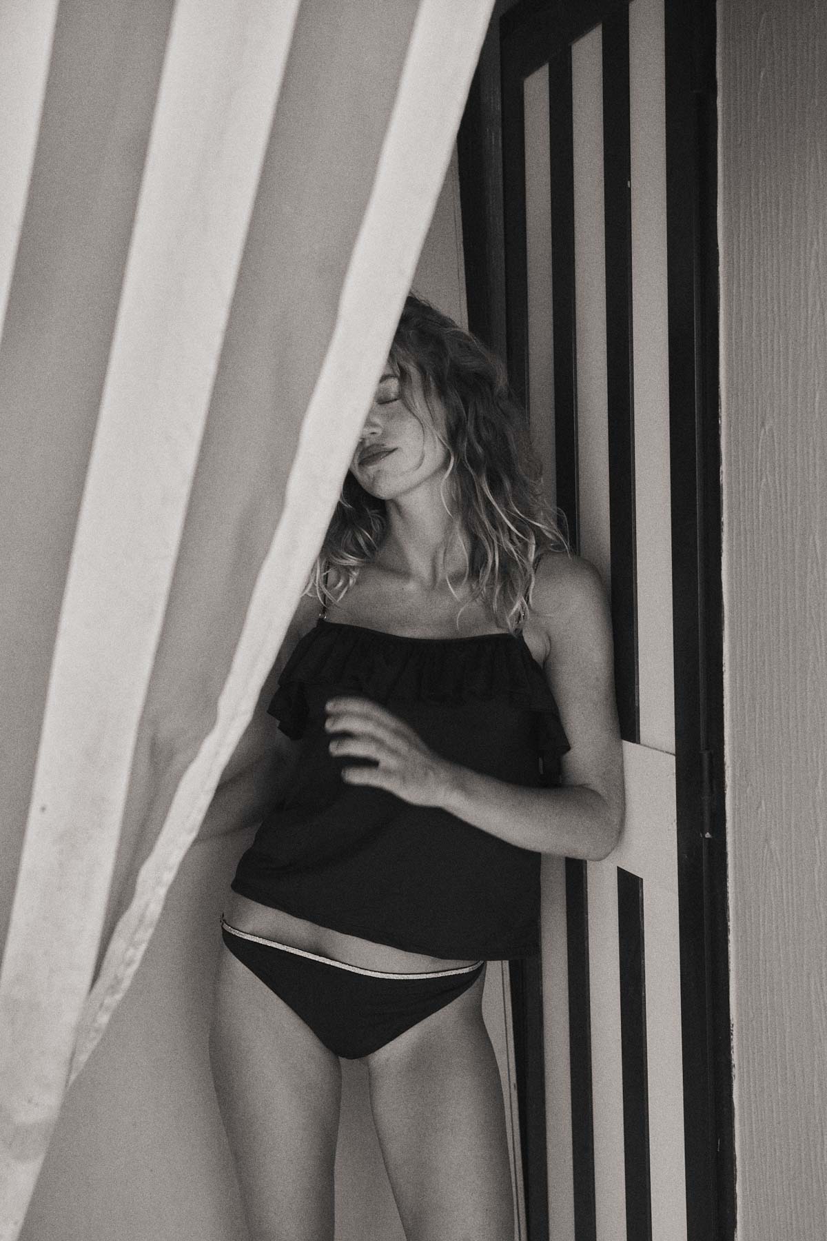 Tanga Thea Dark Square